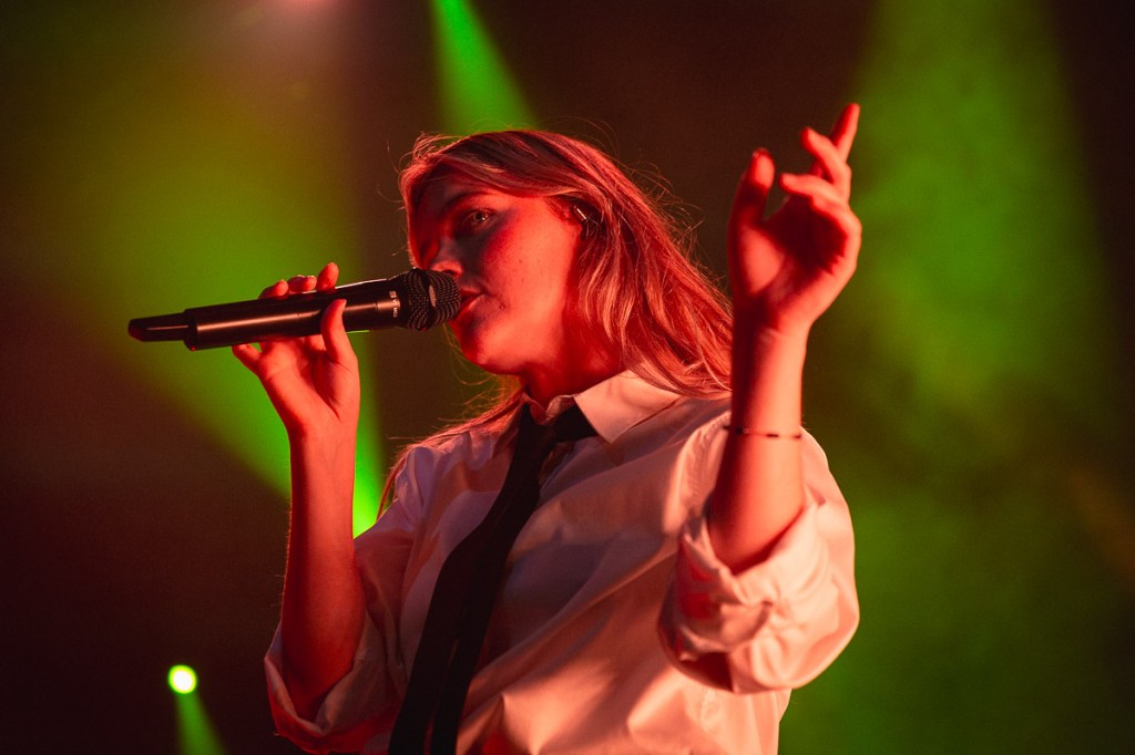 Dizzy singer Katie Munshaw